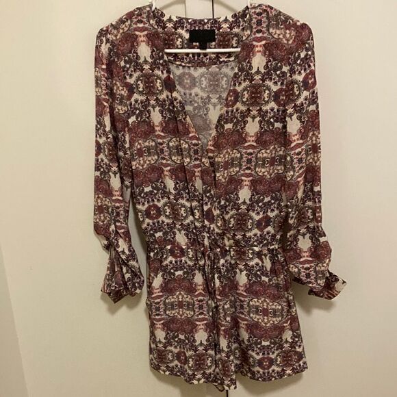 Intermix Silk Long Sleeve Romper in Paisley Print. Size P (XS). - Picture 1 of 7